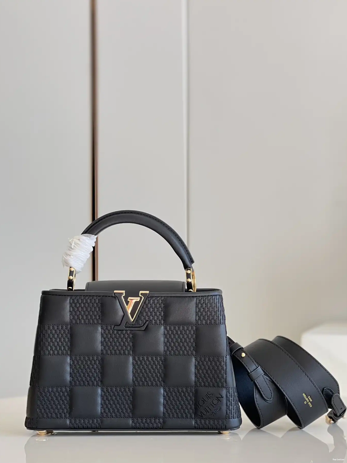 LOUIS CAPUCINES BB VUITTON 0605